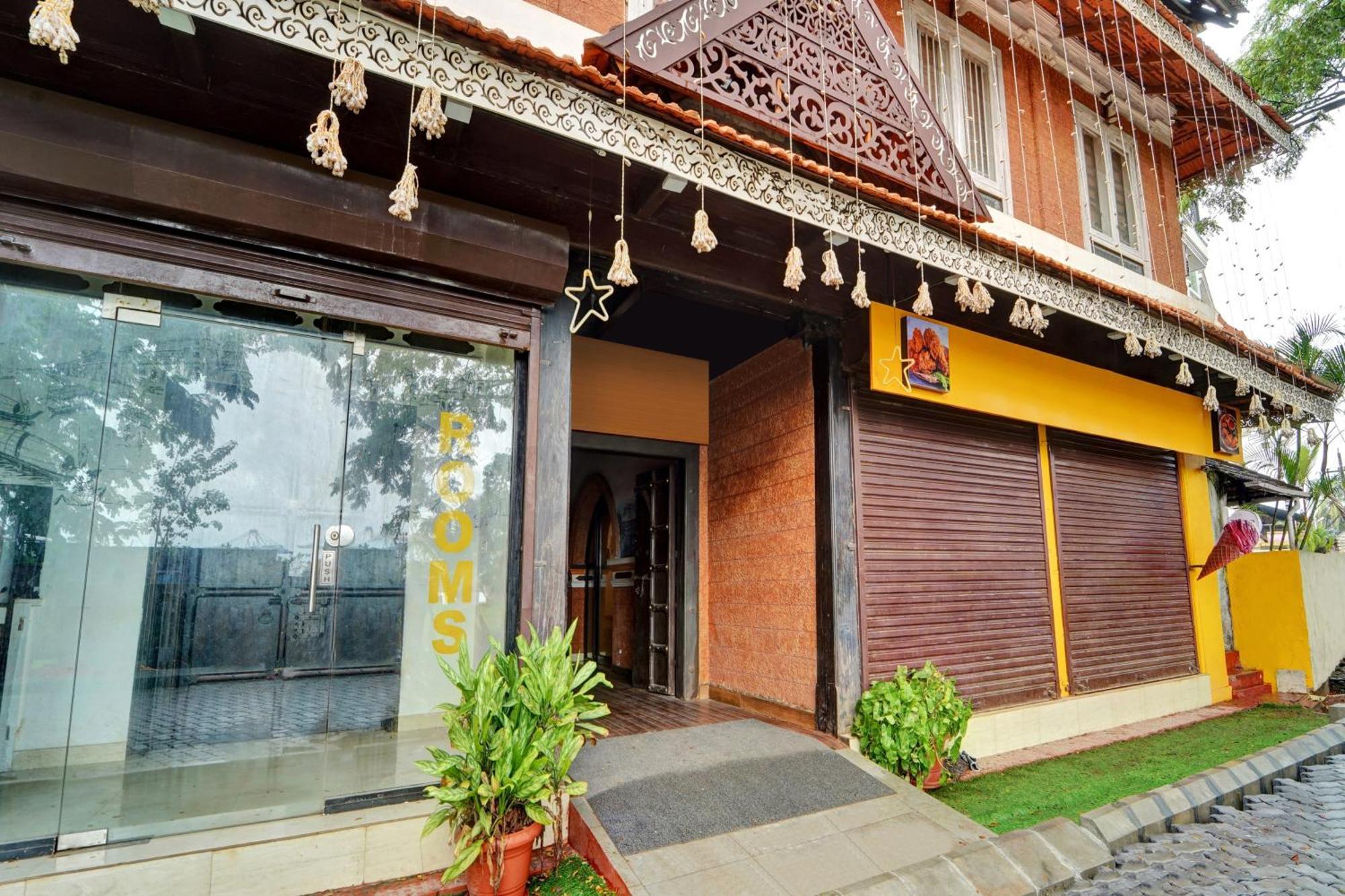 Super Collection O Calvathy Road Near Fort Kochi Εξωτερικό φωτογραφία