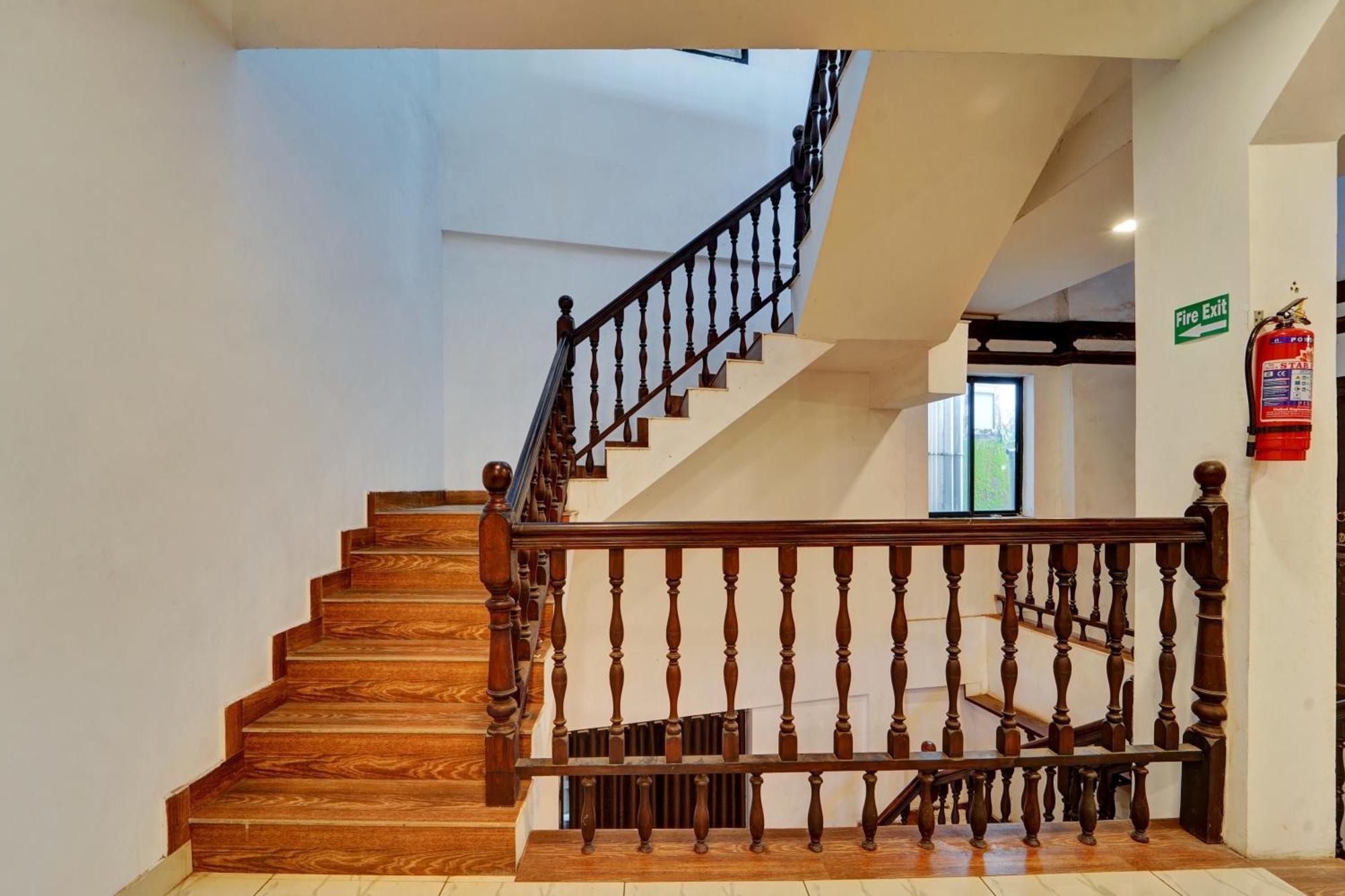 Super Collection O Calvathy Road Near Fort Kochi Εξωτερικό φωτογραφία